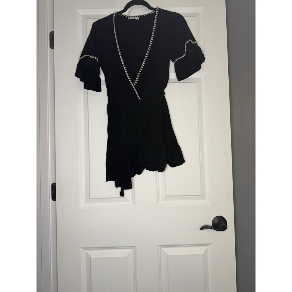 Moon River Short Sleeve Wrap Mini Dress XS Black Cream Stitching